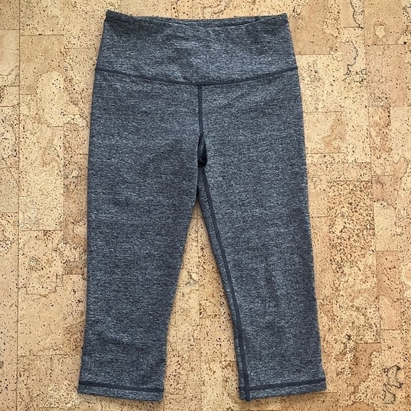 VICTORIA Secret’s VSX Sport Gray Knockout Crop Leggings - Picture 1 of 7